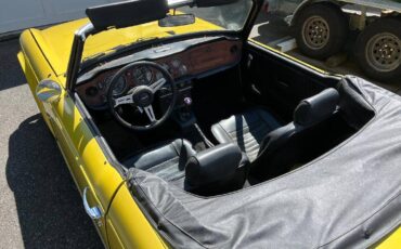 Triumph-tr6-1974-yellow-2