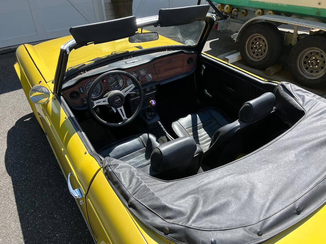 Triumph-tr6-1974-yellow-2