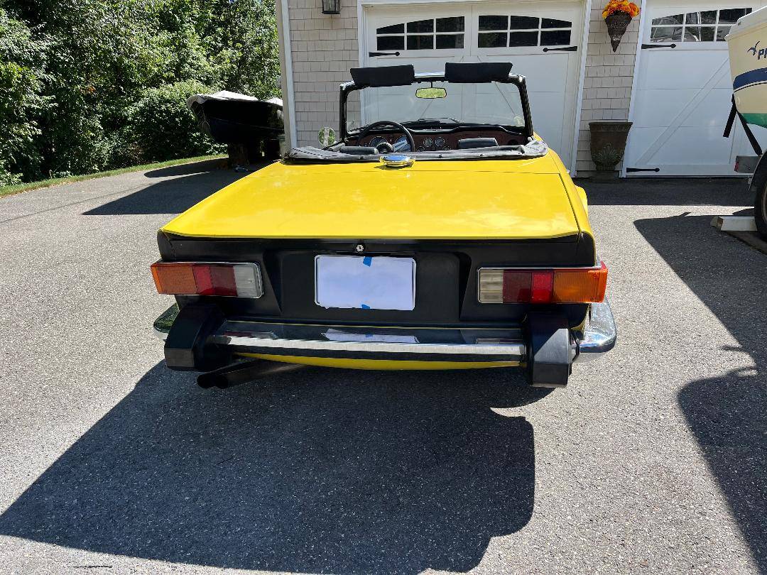 Triumph-tr6-1974-yellow-3