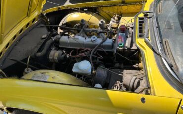 Triumph-tr6-1974-yellow-4