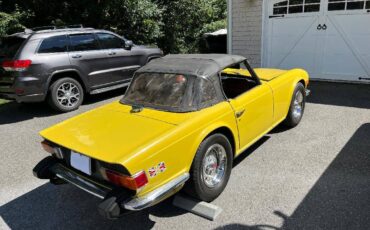 Triumph-tr6-1974-yellow-6