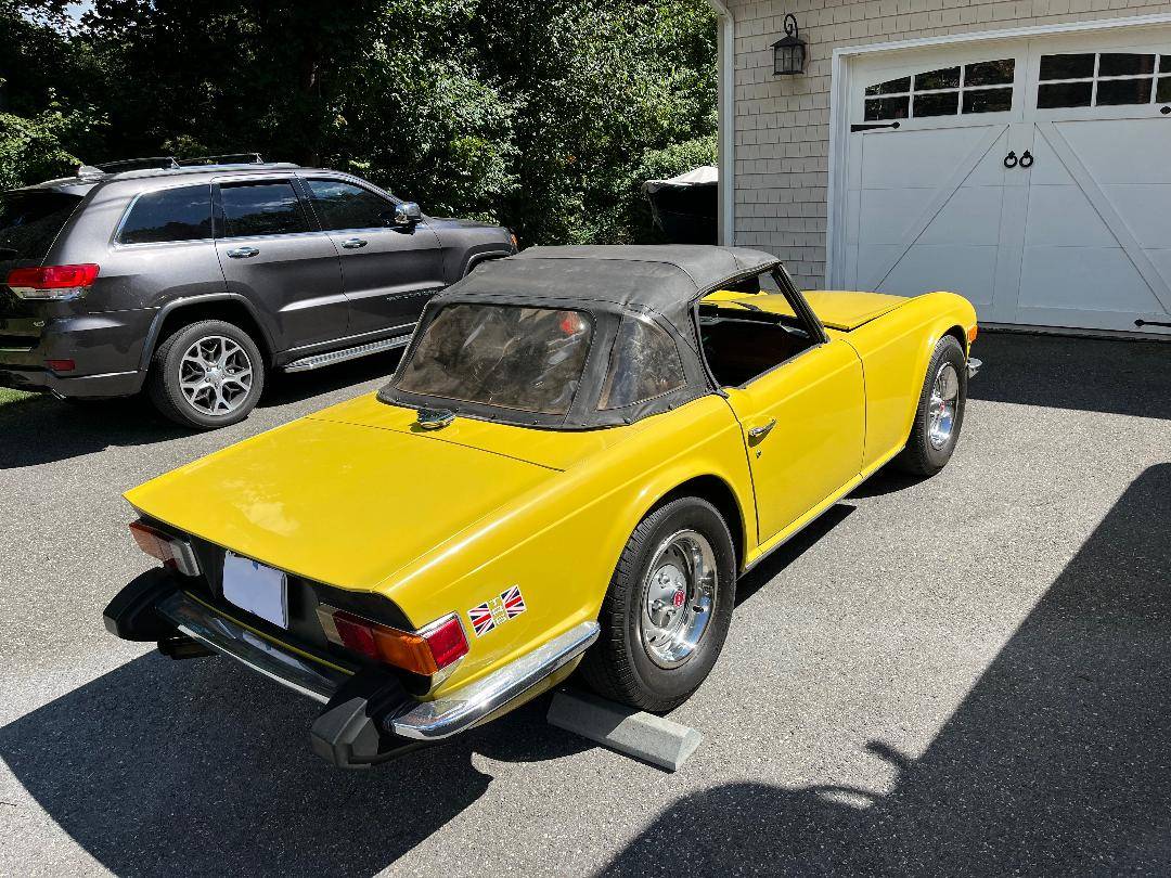 Triumph-tr6-1974-yellow-6