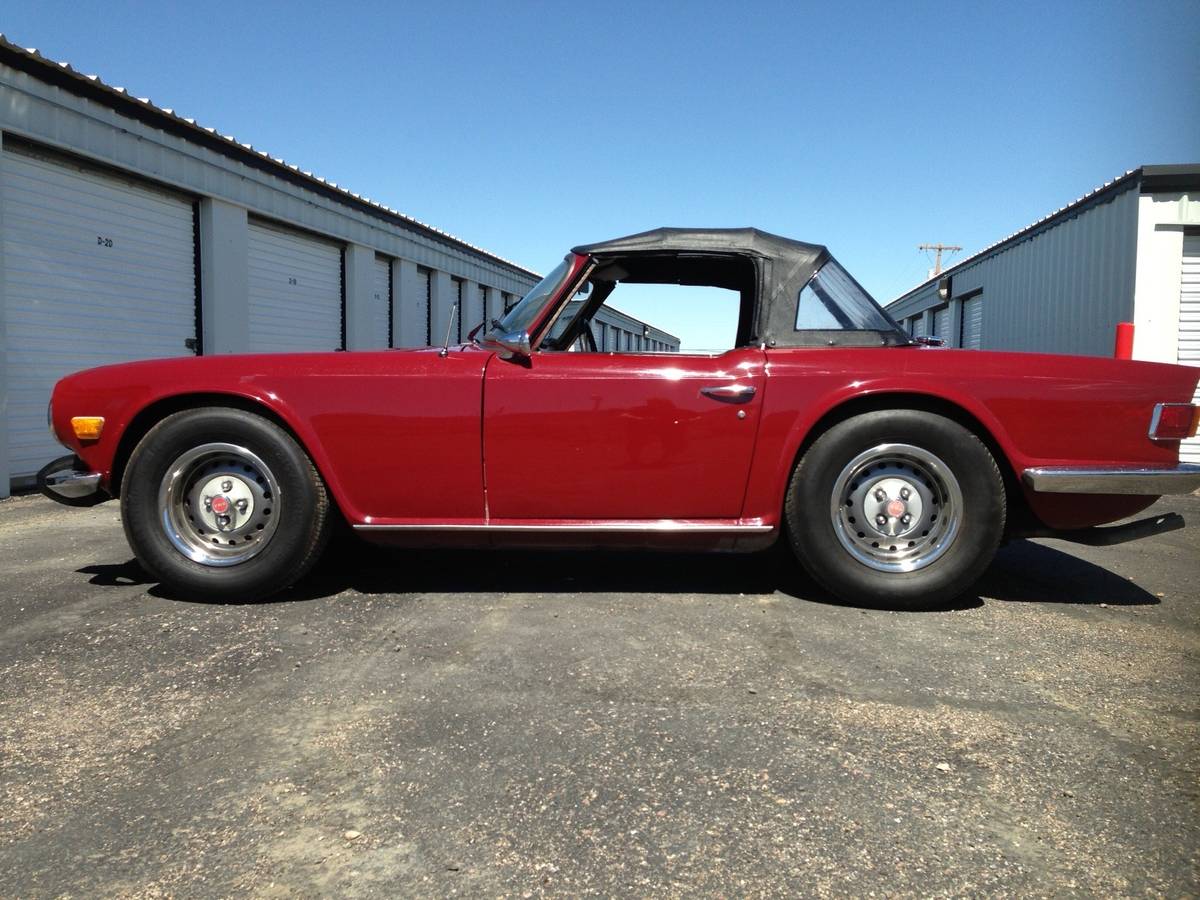 Triumph-tr6-1974