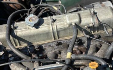Triumph-tr6-1975-green-12