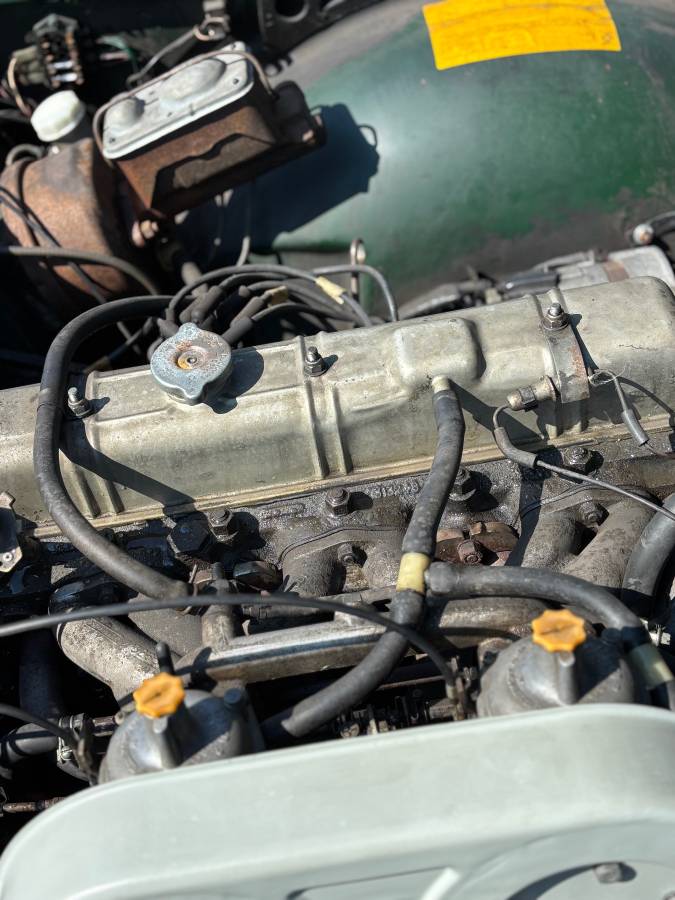 Triumph-tr6-1975-green-12