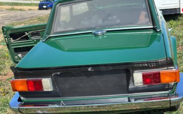 Triumph-tr6-1975-green-14