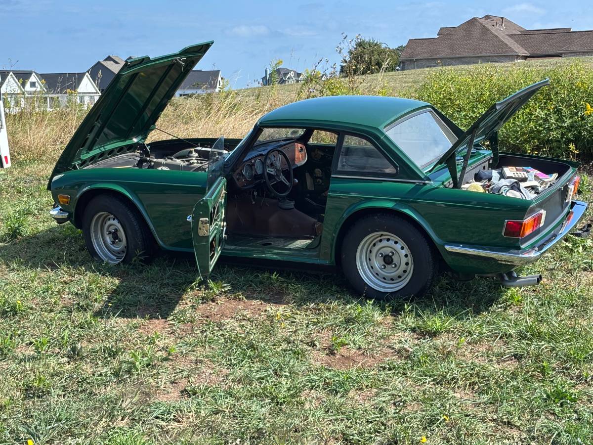 Triumph-tr6-1975-green-15
