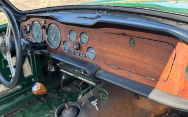 Triumph-tr6-1975-green-2