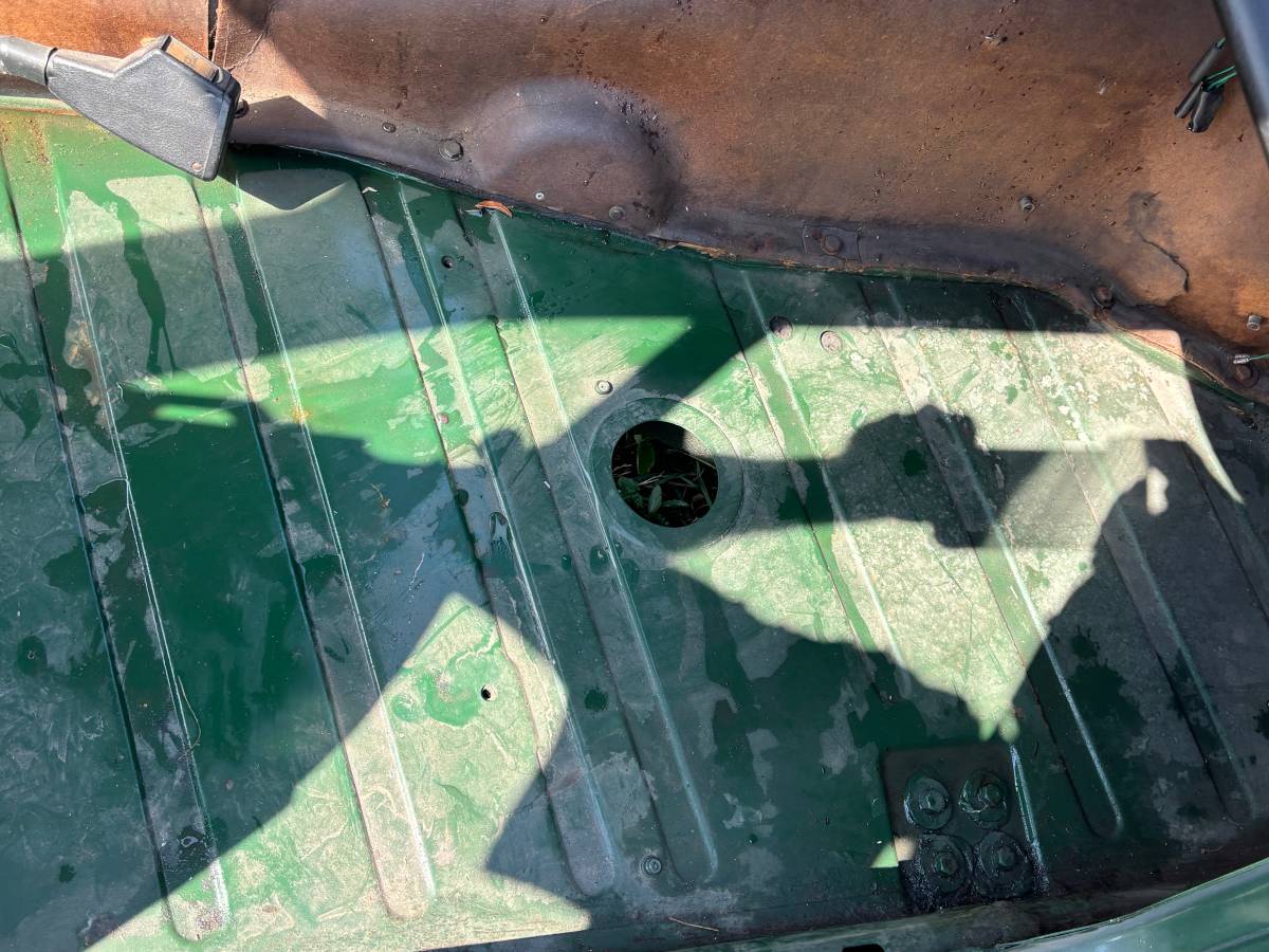 Triumph-tr6-1975-green-3
