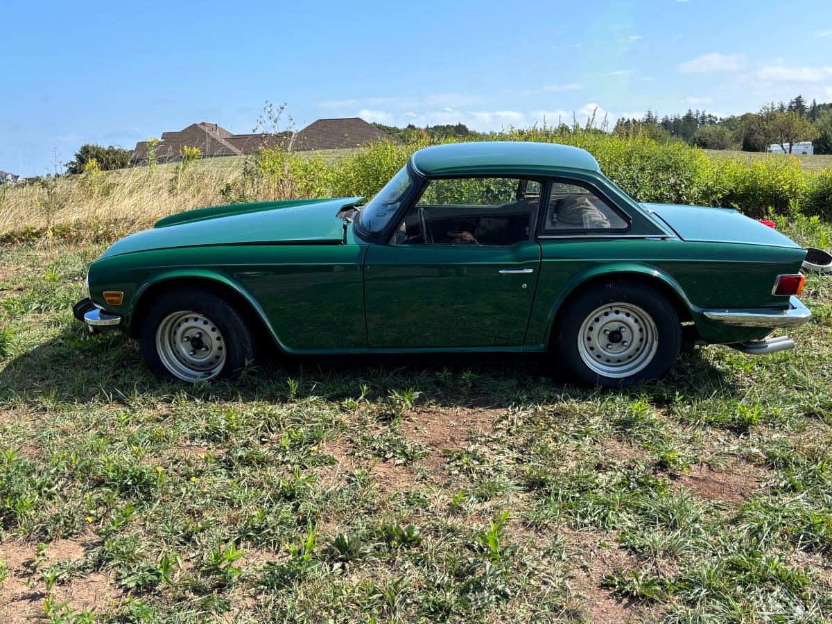 Triumph-tr6-1975-green-4