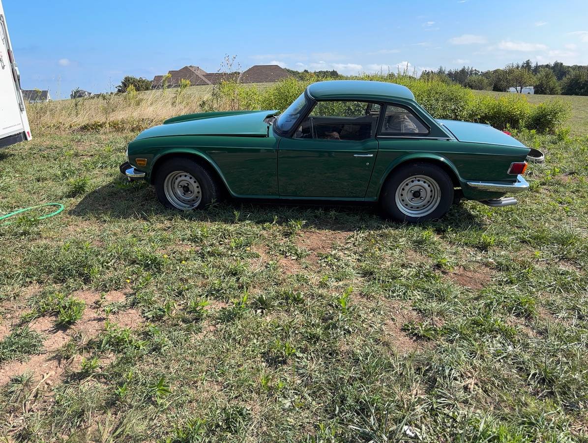 Triumph-tr6-1975-green-5