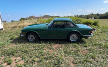 Triumph-tr6-1975-green-7