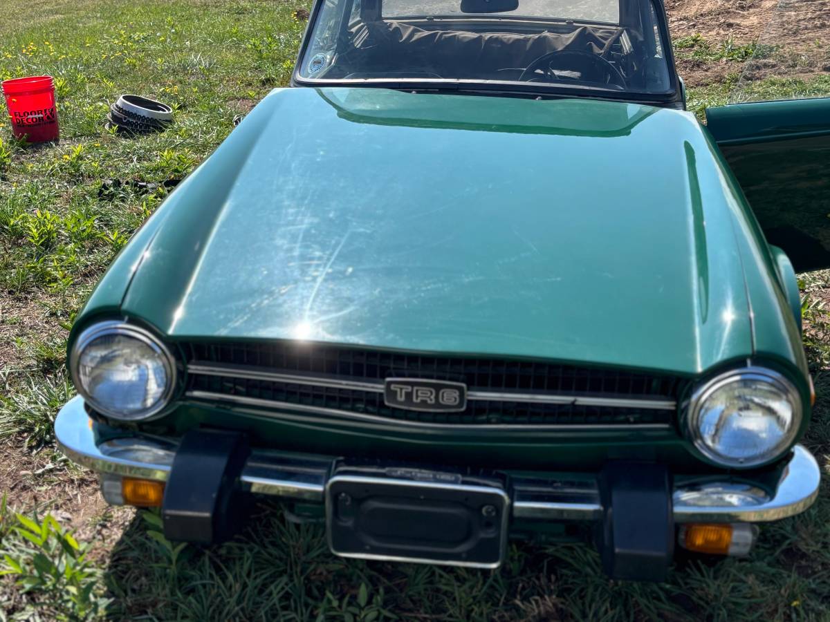 Triumph-tr6-1975-green-8