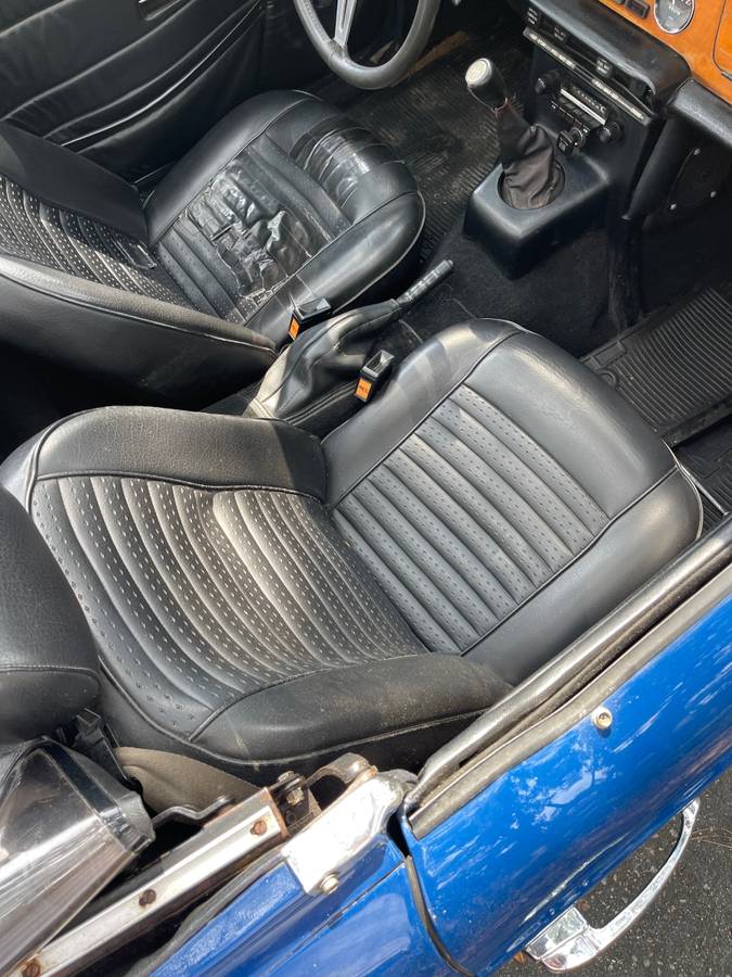 Triumph-tr6-1976-blue-13