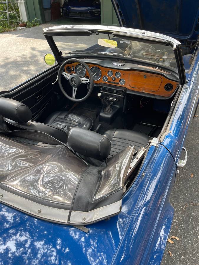Triumph-tr6-1976-blue-14