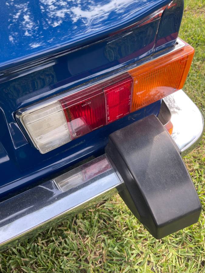 Triumph-tr6-1976-blue-4