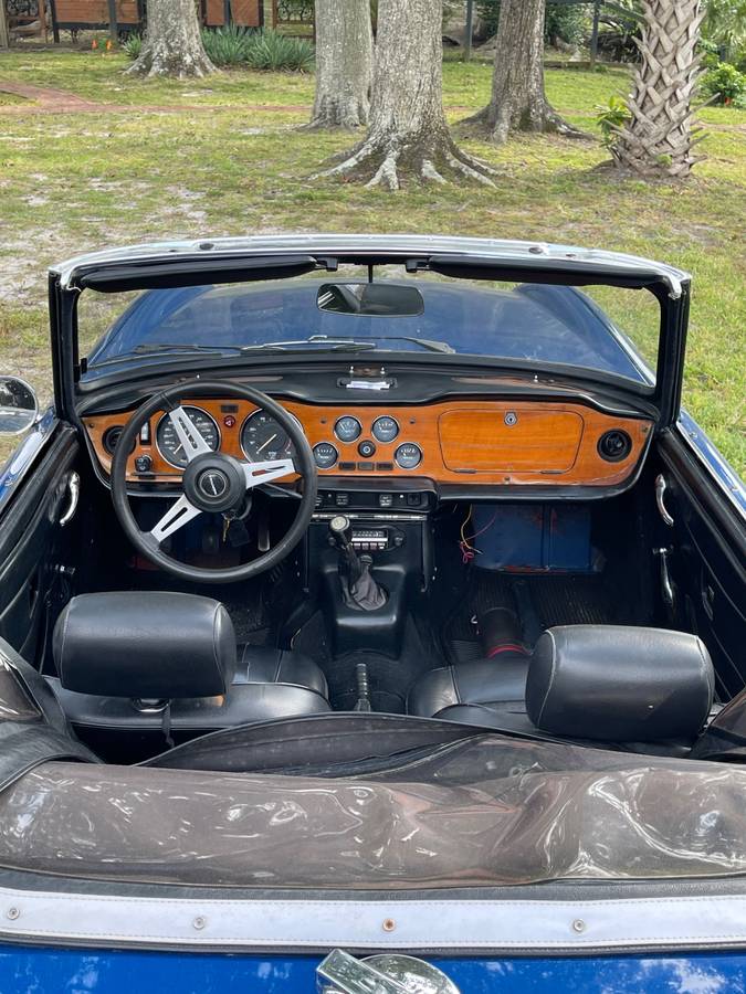 Triumph-tr6-1976-blue