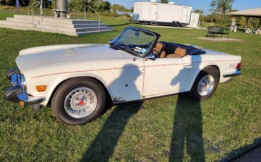 Triumph-tr6-1976-white-2