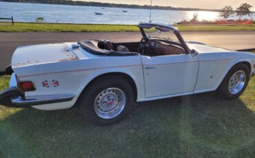 Triumph-tr6-1976-white