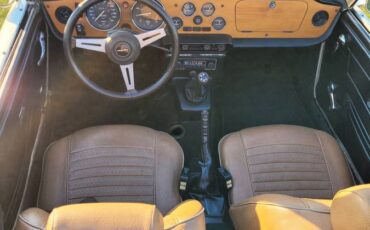 Triumph-tr6-1976-white-7
