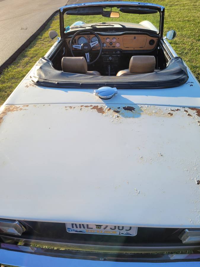 Triumph-tr6-1976-white-8