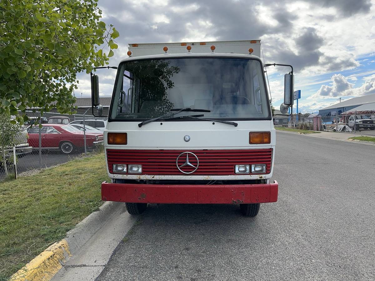 Ud-nissan-cabover-diesel-1987-custom-1