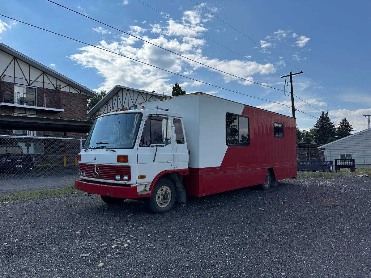 Ud-nissan-cabover-diesel-1987-custom