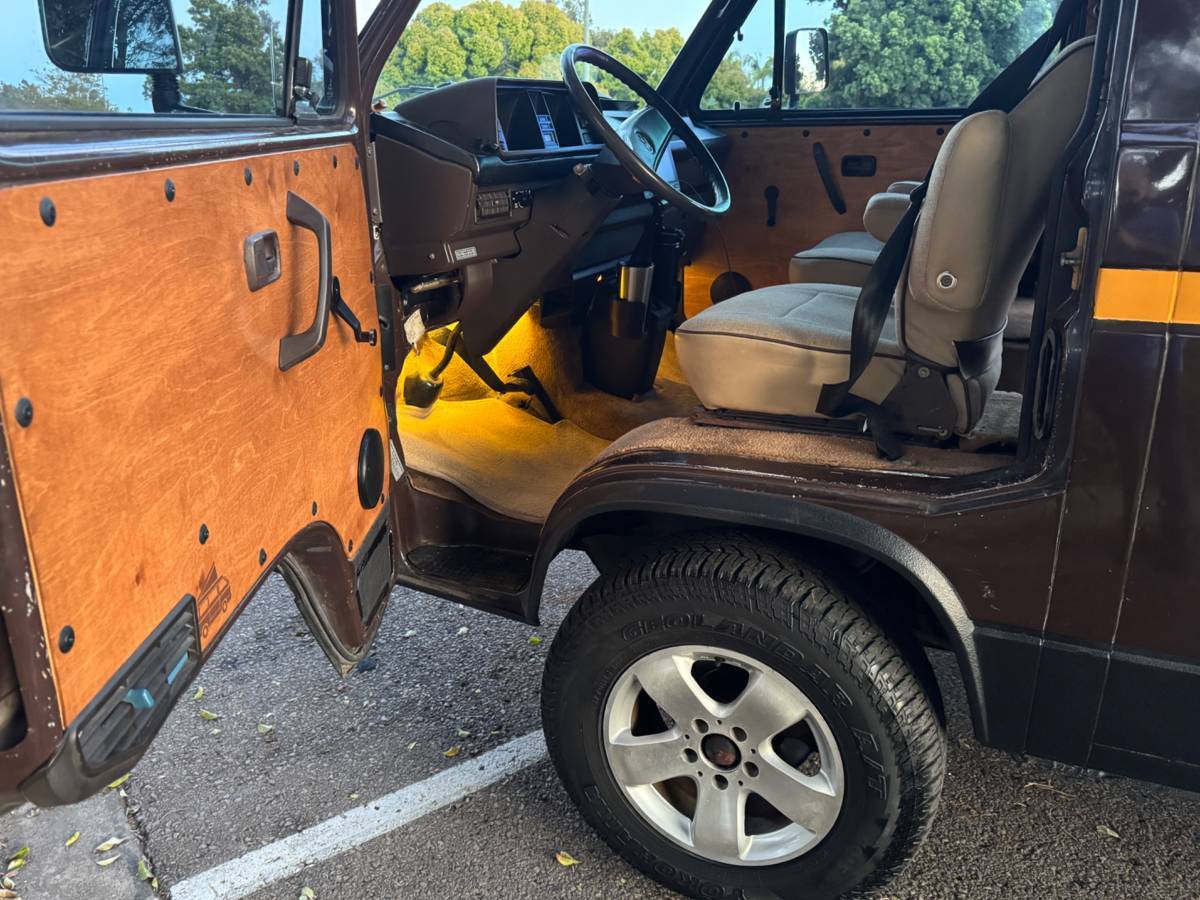 Vanagon-westfalia-1985-brown-3