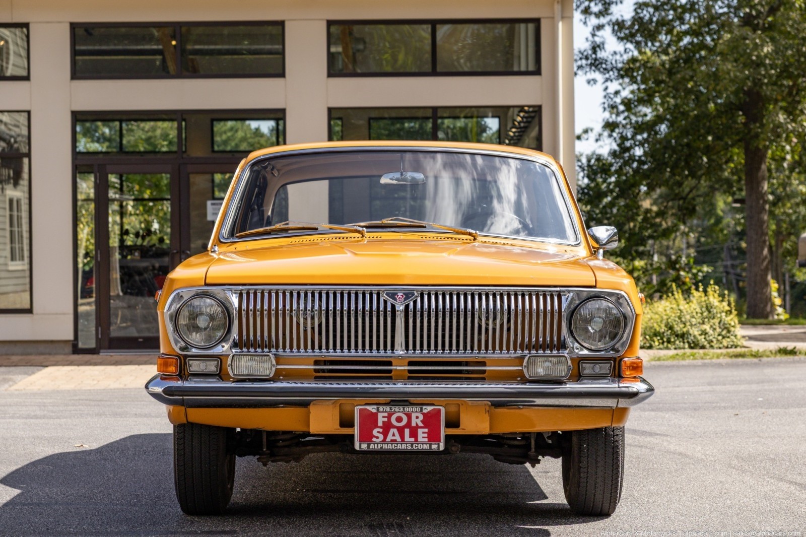 Volga-GAZ-24-1978-Sedan-1