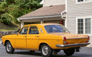 Volga-GAZ-24-1978-Sedan-10