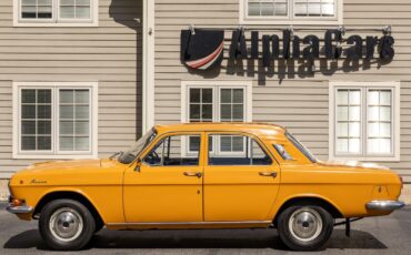 Volga-GAZ-24-1978-Sedan-12