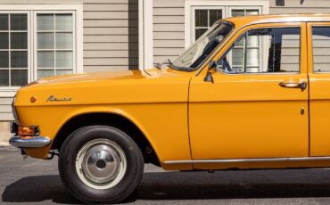 Volga-GAZ-24-1978-Sedan-13