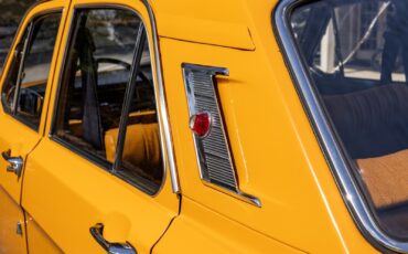 Volga-GAZ-24-1978-Sedan-15