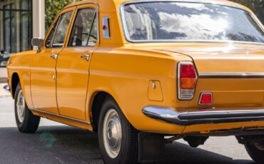 Volga-GAZ-24-1978-Sedan-18