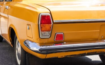 Volga-GAZ-24-1978-Sedan-19