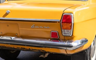 Volga-GAZ-24-1978-Sedan-20