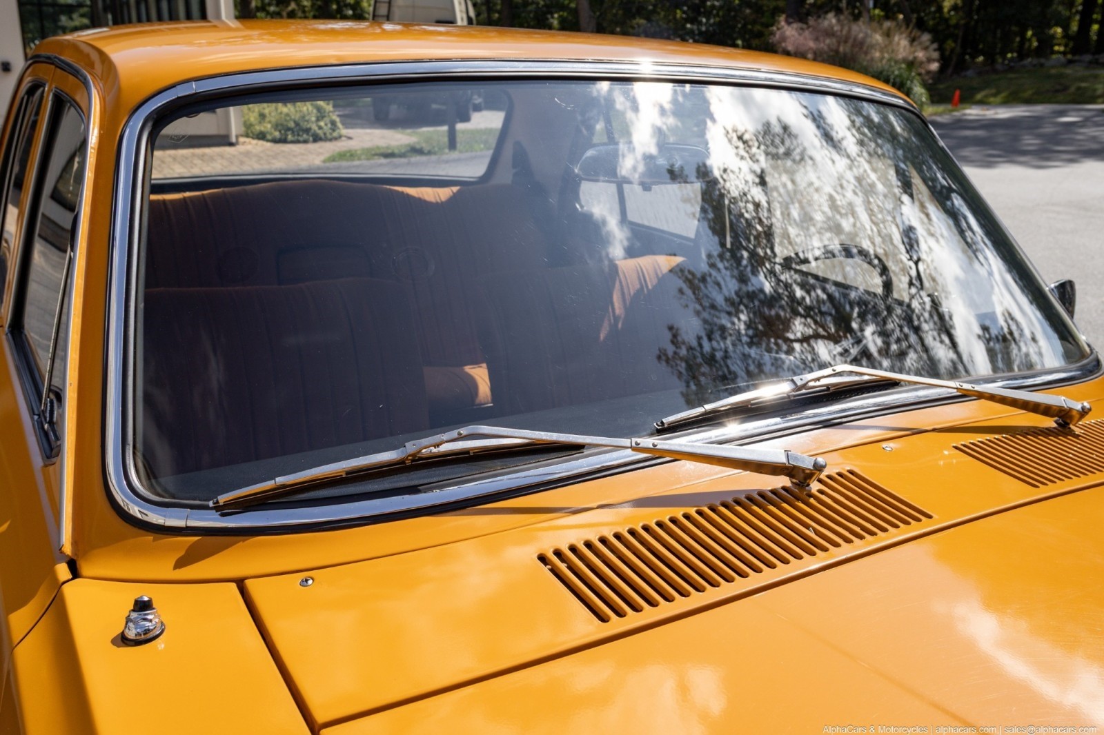 Volga-GAZ-24-1978-Sedan-22