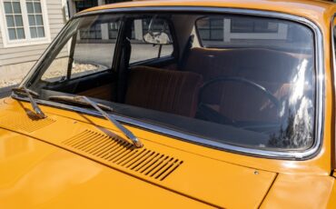 Volga-GAZ-24-1978-Sedan-23