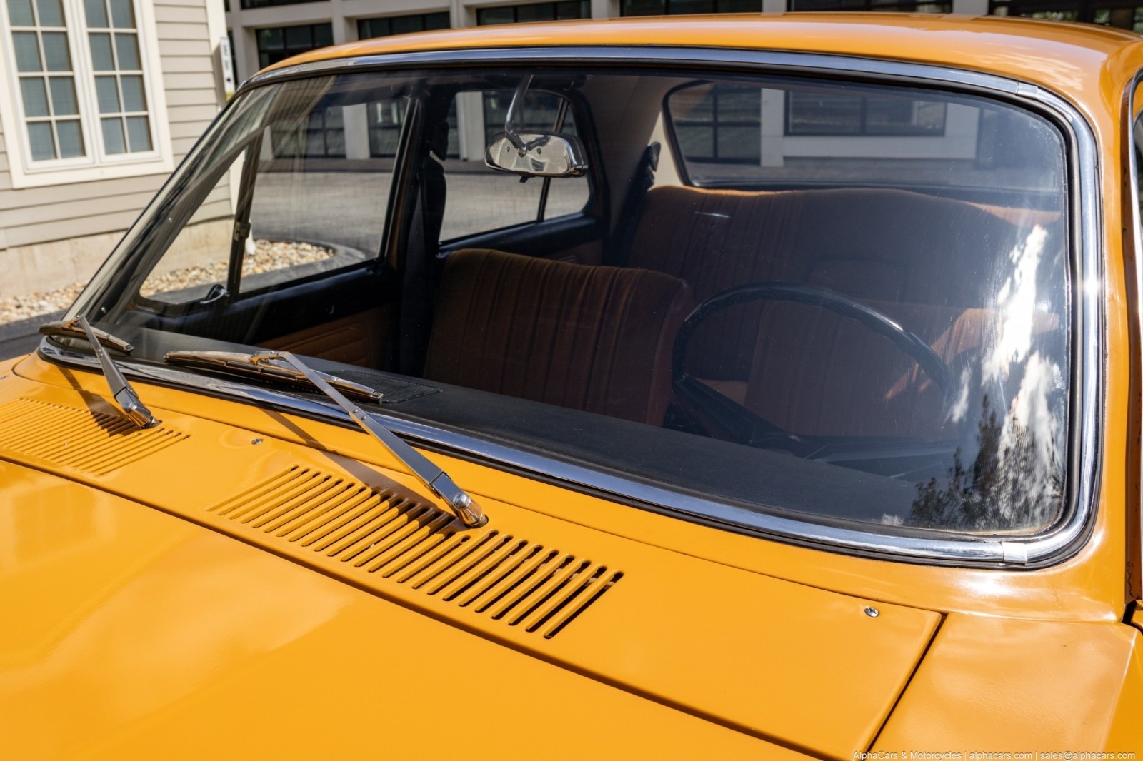 Volga-GAZ-24-1978-Sedan-23