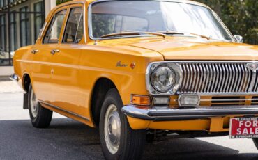 Volga-GAZ-24-1978-Sedan-24
