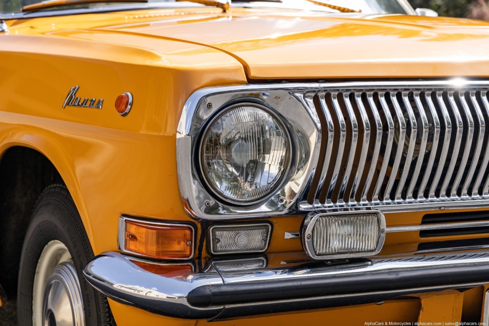 Volga-GAZ-24-1978-Sedan-25