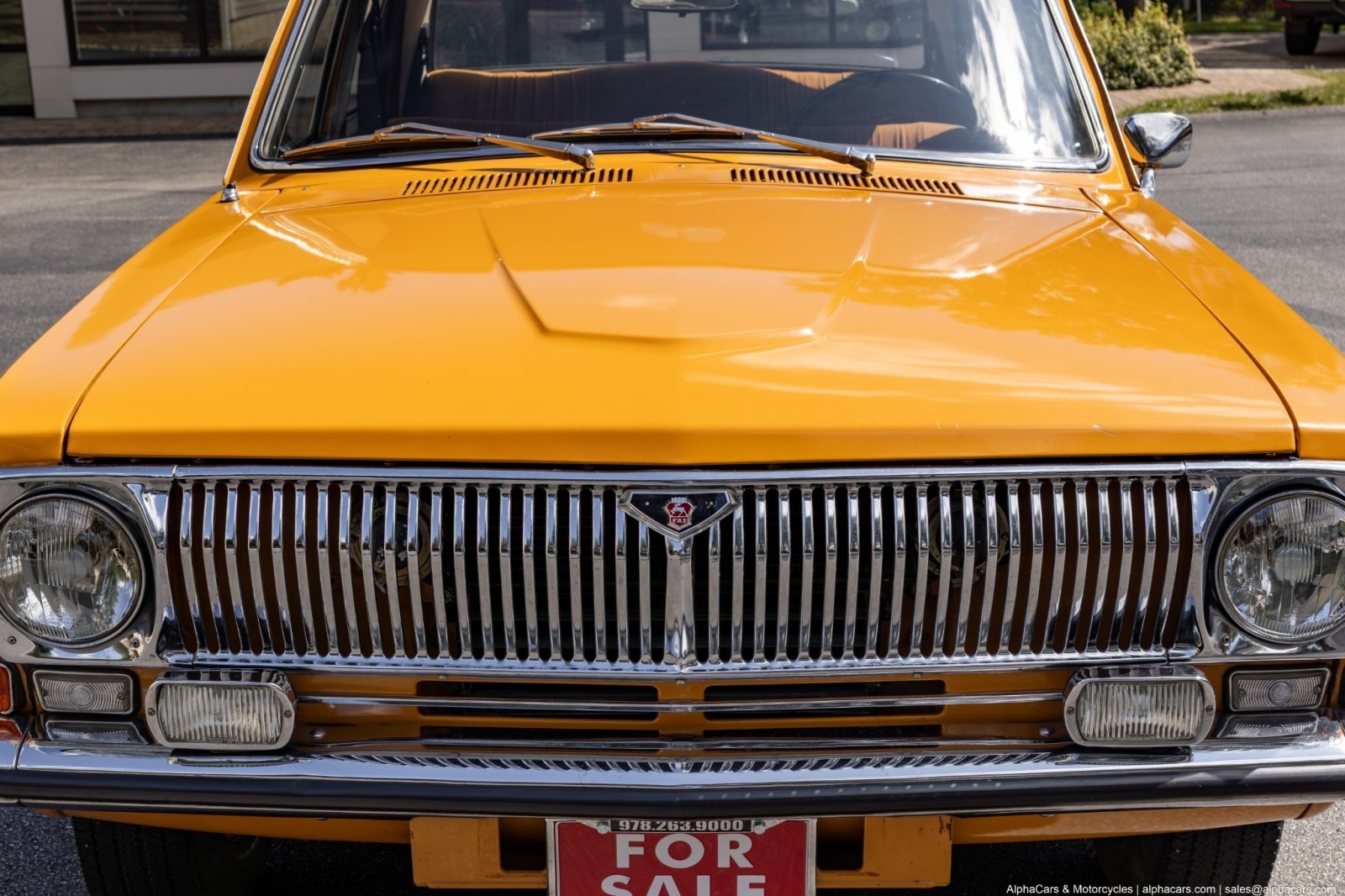 Volga-GAZ-24-1978-Sedan-26