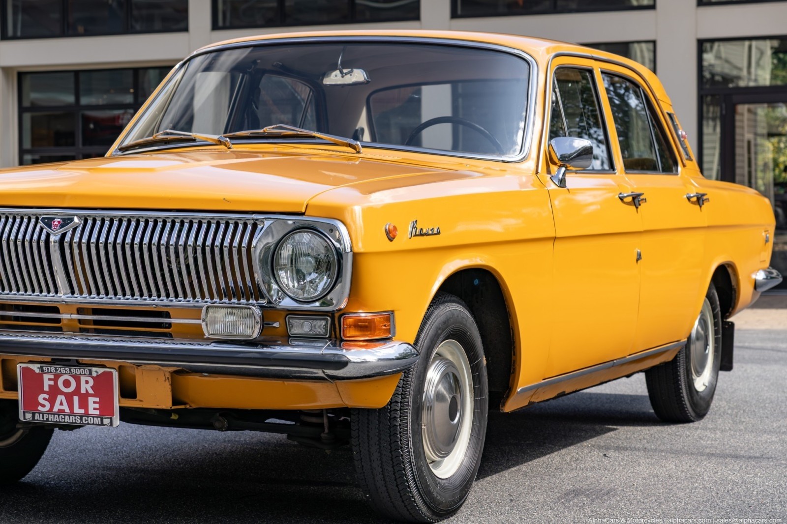 Volga-GAZ-24-1978-Sedan-28