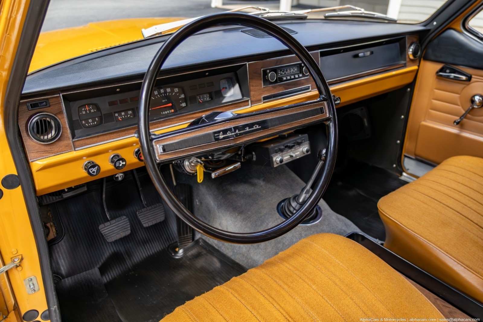Volga-GAZ-24-1978-Sedan-29