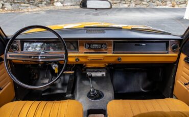 Volga-GAZ-24-1978-Sedan-30