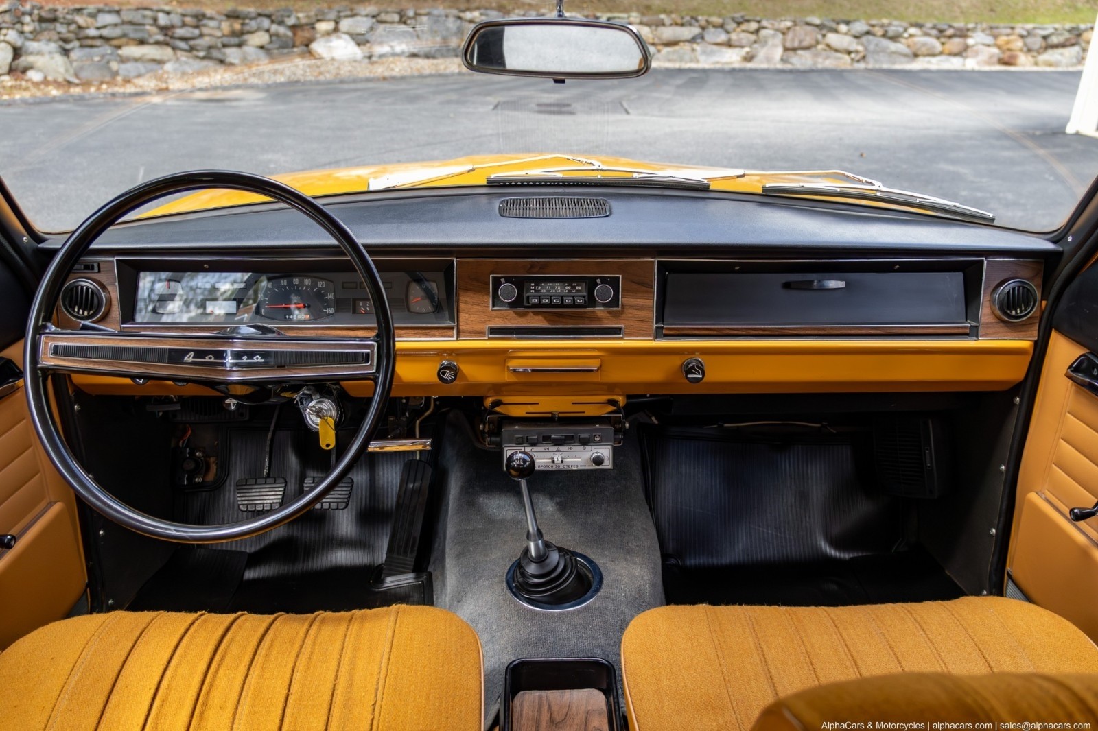 Volga-GAZ-24-1978-Sedan-30