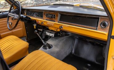 Volga-GAZ-24-1978-Sedan-31