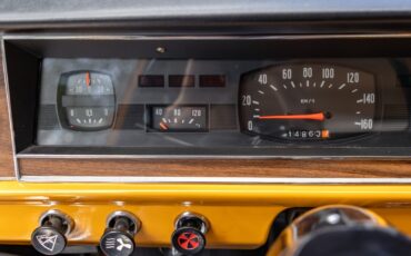 Volga-GAZ-24-1978-Sedan-38