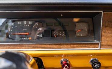 Volga-GAZ-24-1978-Sedan-39