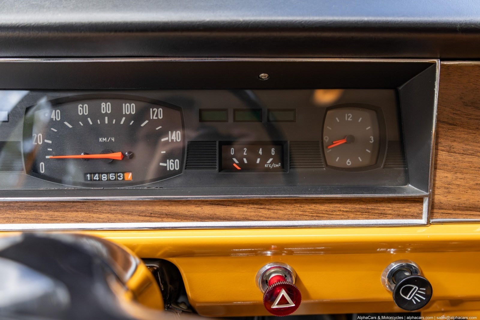 Volga-GAZ-24-1978-Sedan-39